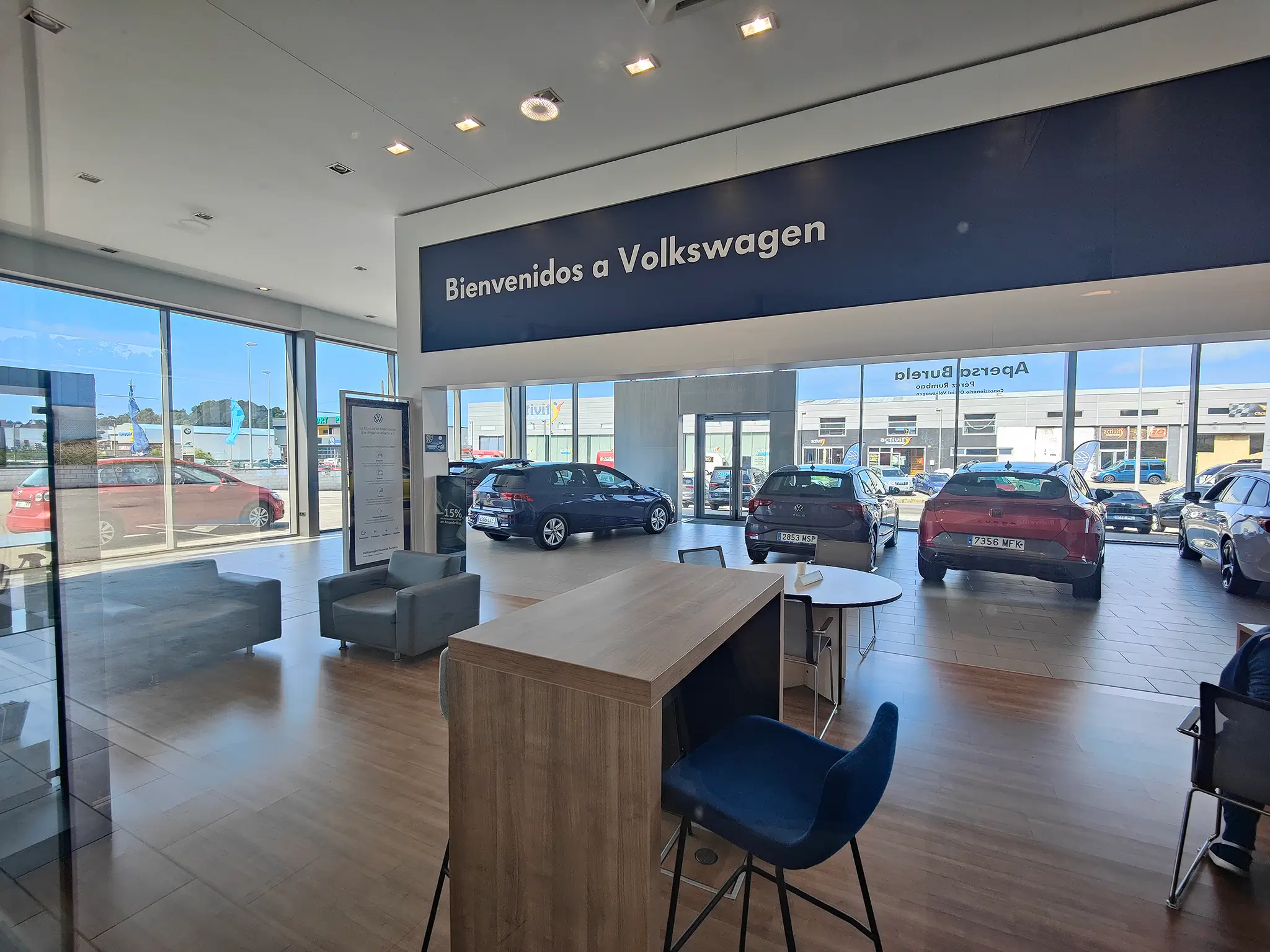 Recepción y atención al cliente en el concesionario Apersa Volkswagen Burela
