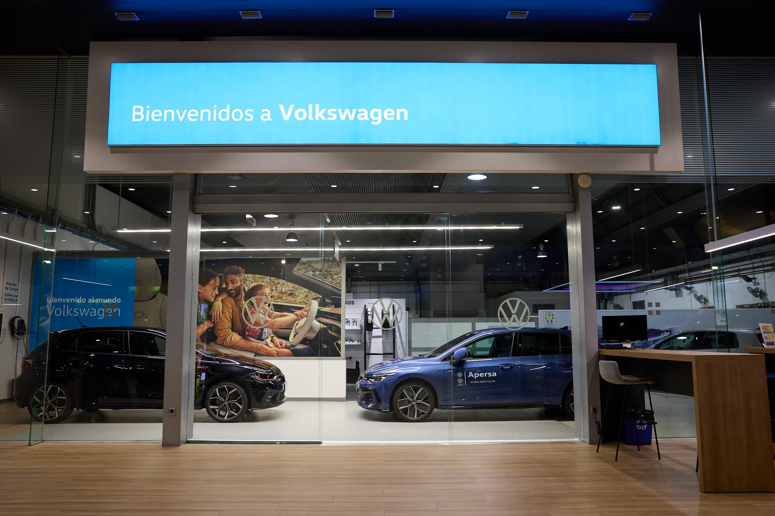 Entrada al servicio técnico oficial Volkswagen en Apersa Ourense
