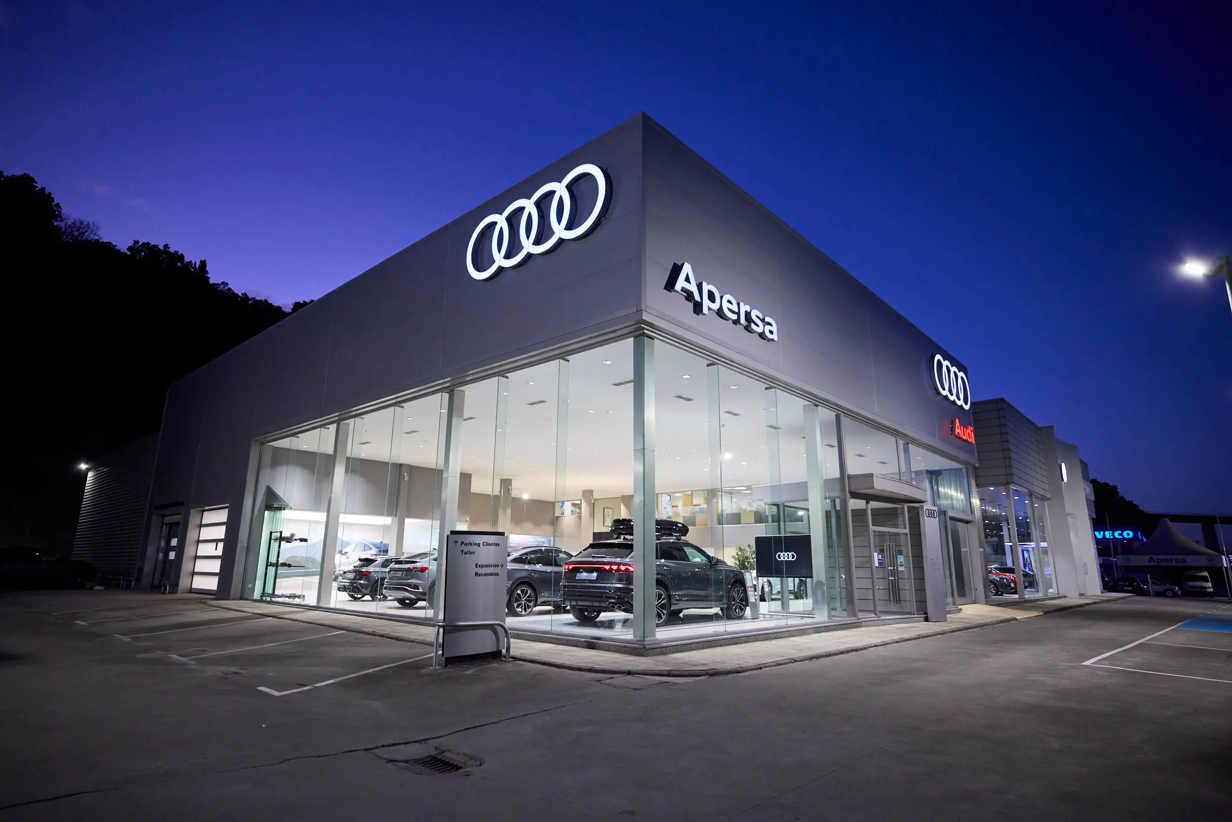 Aparcamiento para clientes del concesionario Audi Apersa en Ourense