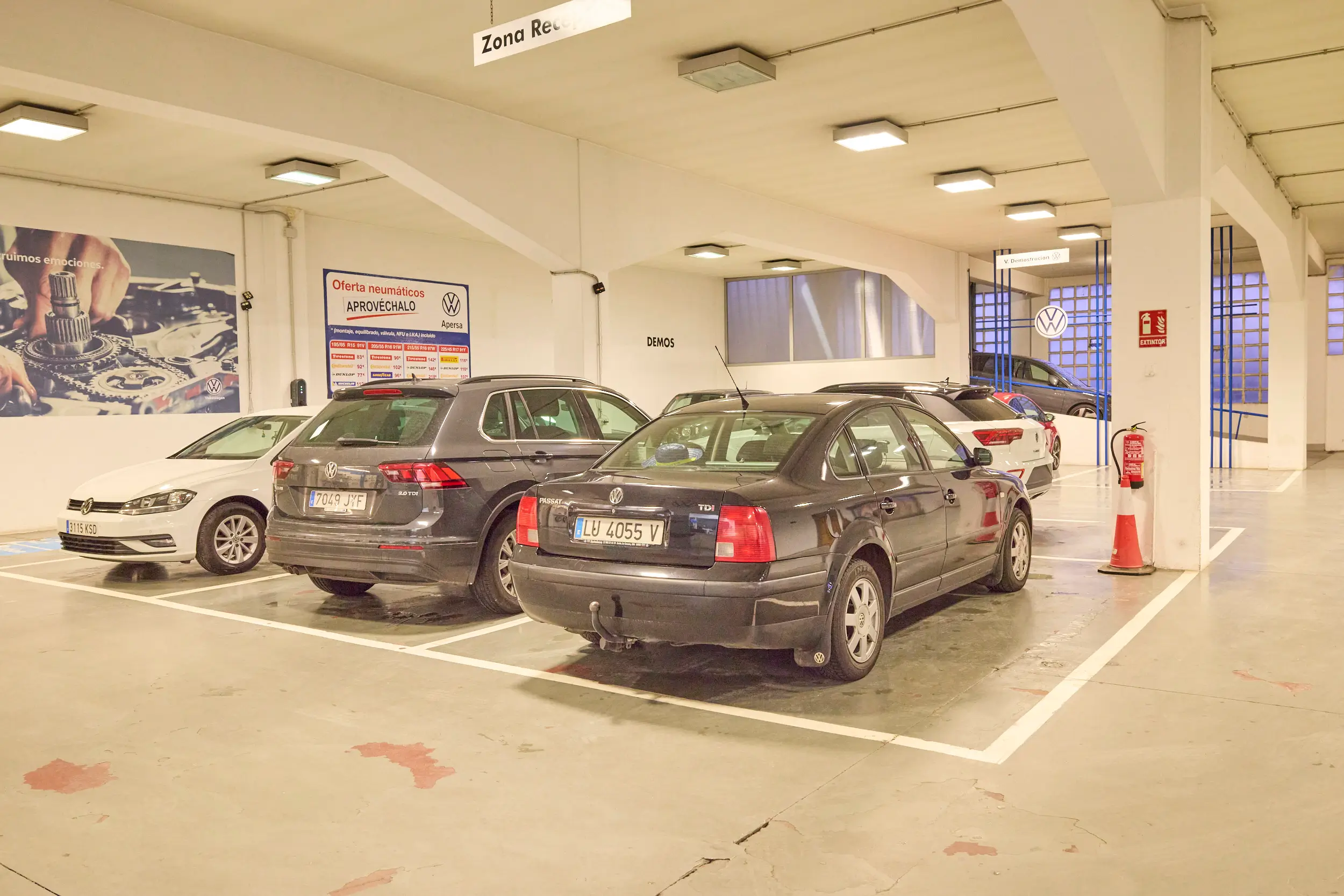 Entrada al servicio técnico oficial Volkswagen en Apersa Lugo