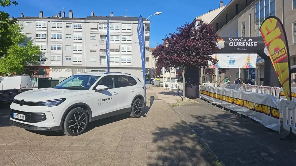 Corredores del circuito Correndo por Ourense 2025 con Apersa como patrocinador